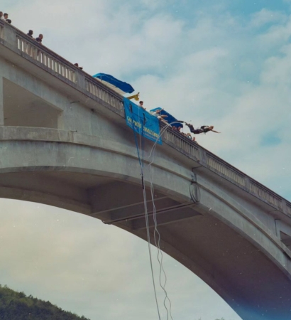 Saut en élastique