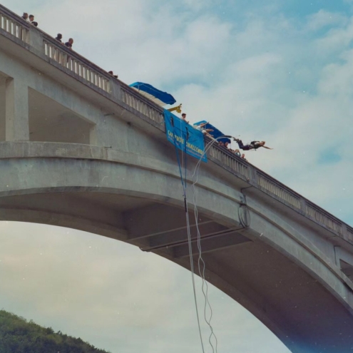 Saut à l'élastique