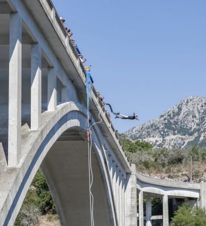 Saut en élastique